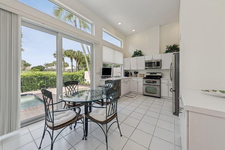 CORAL CAY - Residential Lease