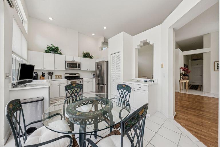 CORAL CAY - Residential Lease