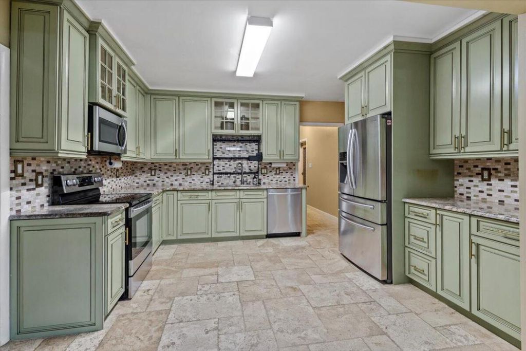 Photo of 1407 Wyoming Avenue, Fort Pierce, FL 34982 (MLS # R11147113)