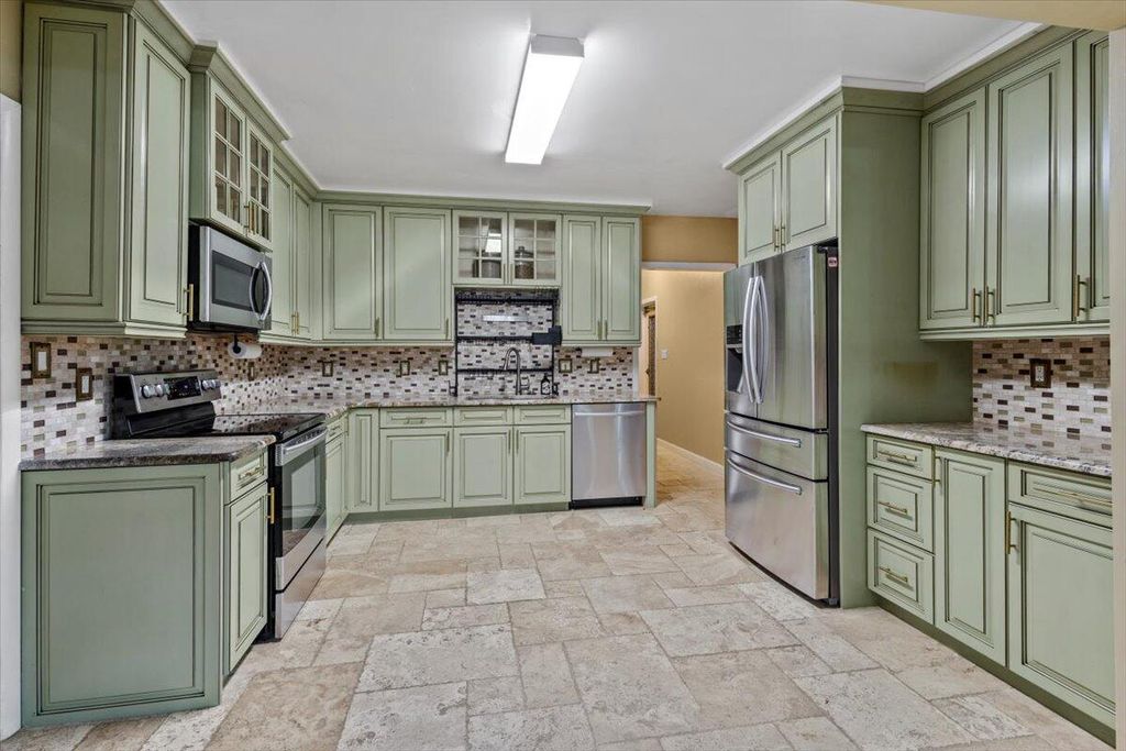 Photo of 1407 Wyoming Avenue, Fort Pierce, FL 34982 (MLS # R11147113)