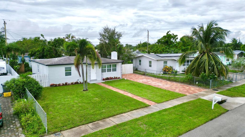 Photo of 512 Aspen Road, West Palm Beach, FL 33409 (MLS # R11132061)