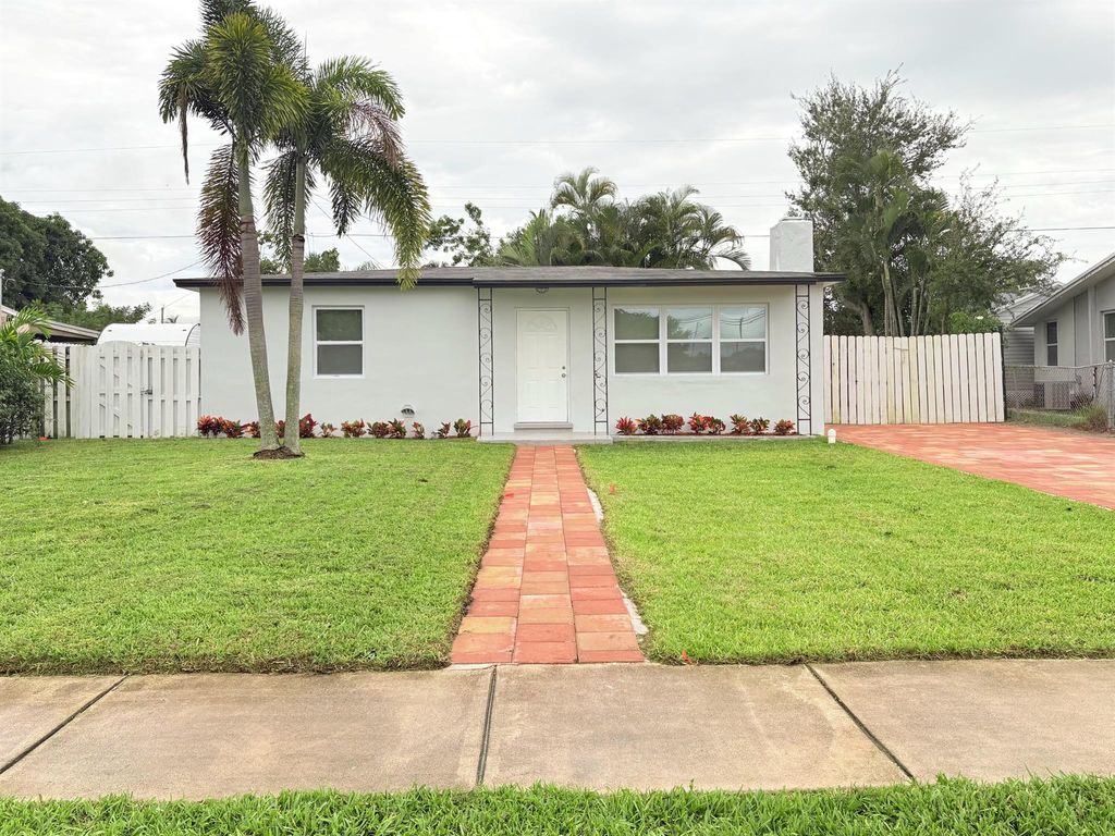 Photo of 512 Aspen Road, West Palm Beach, FL 33409 (MLS # R11132061)