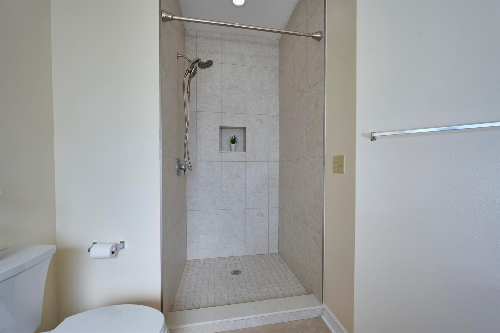 VERO LAKE ESTATES - Residential Lease