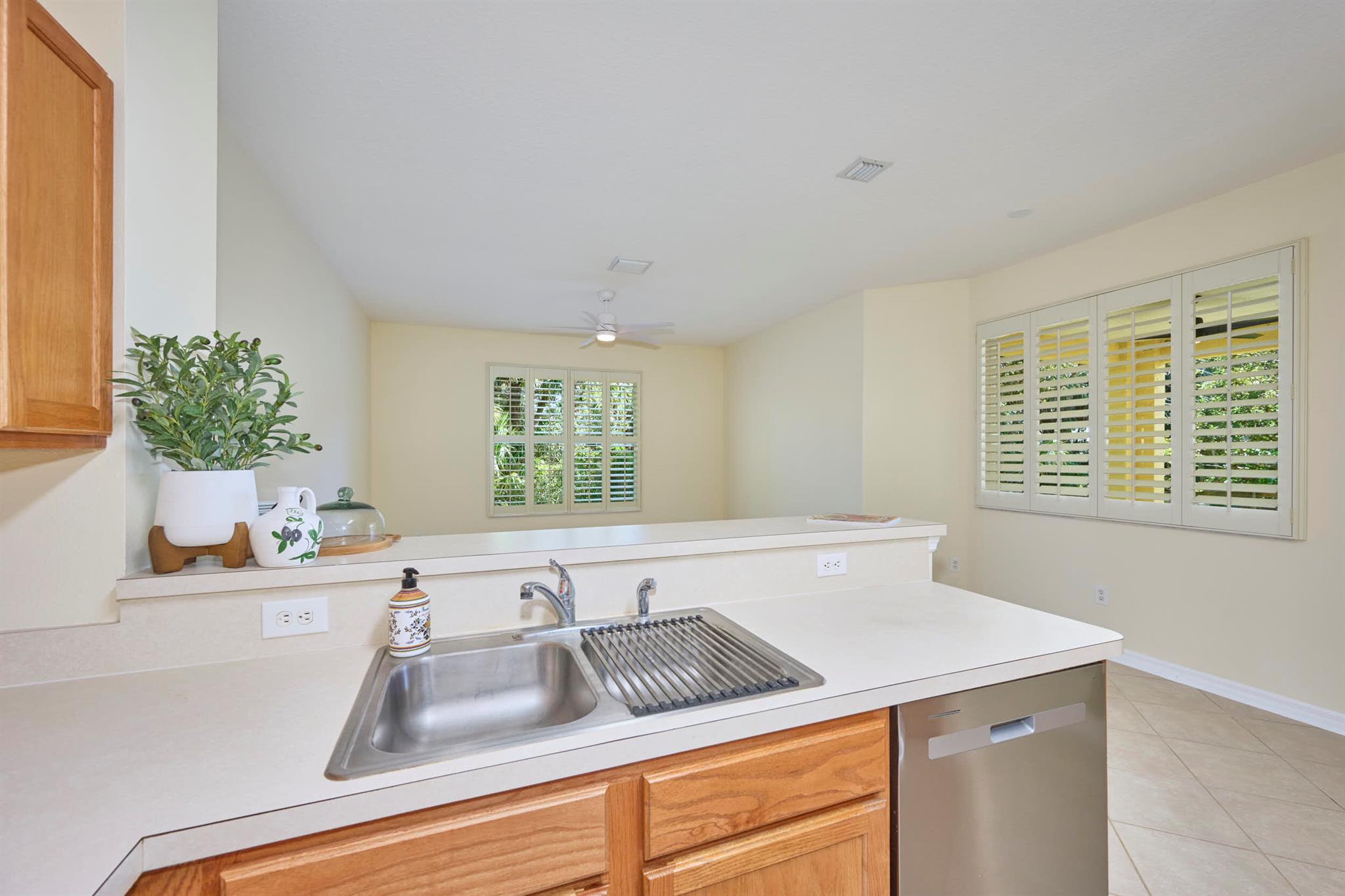 VERO LAKE ESTATES - Residential Lease