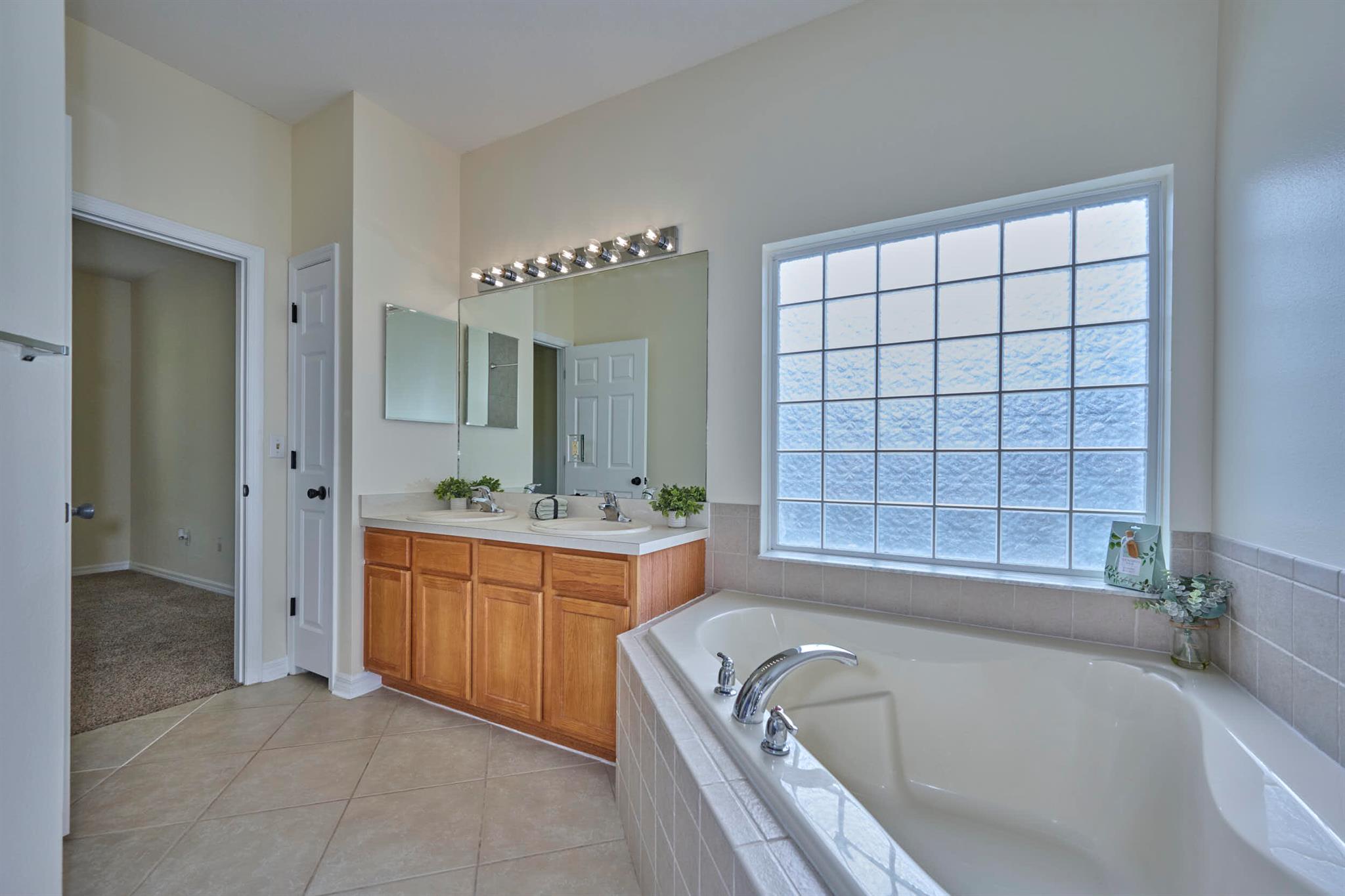 VERO LAKE ESTATES - Residential Lease