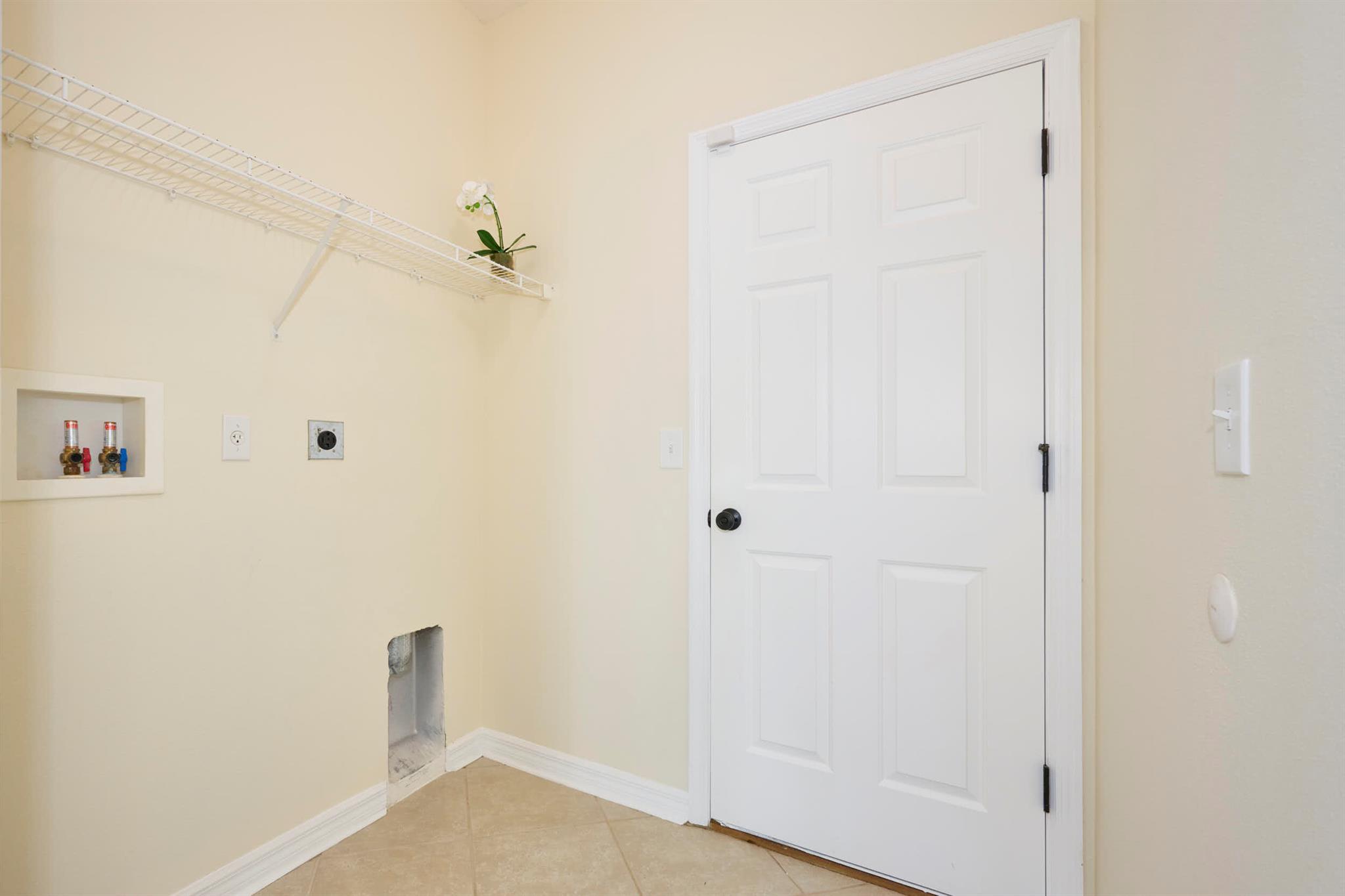 VERO LAKE ESTATES - Residential Lease