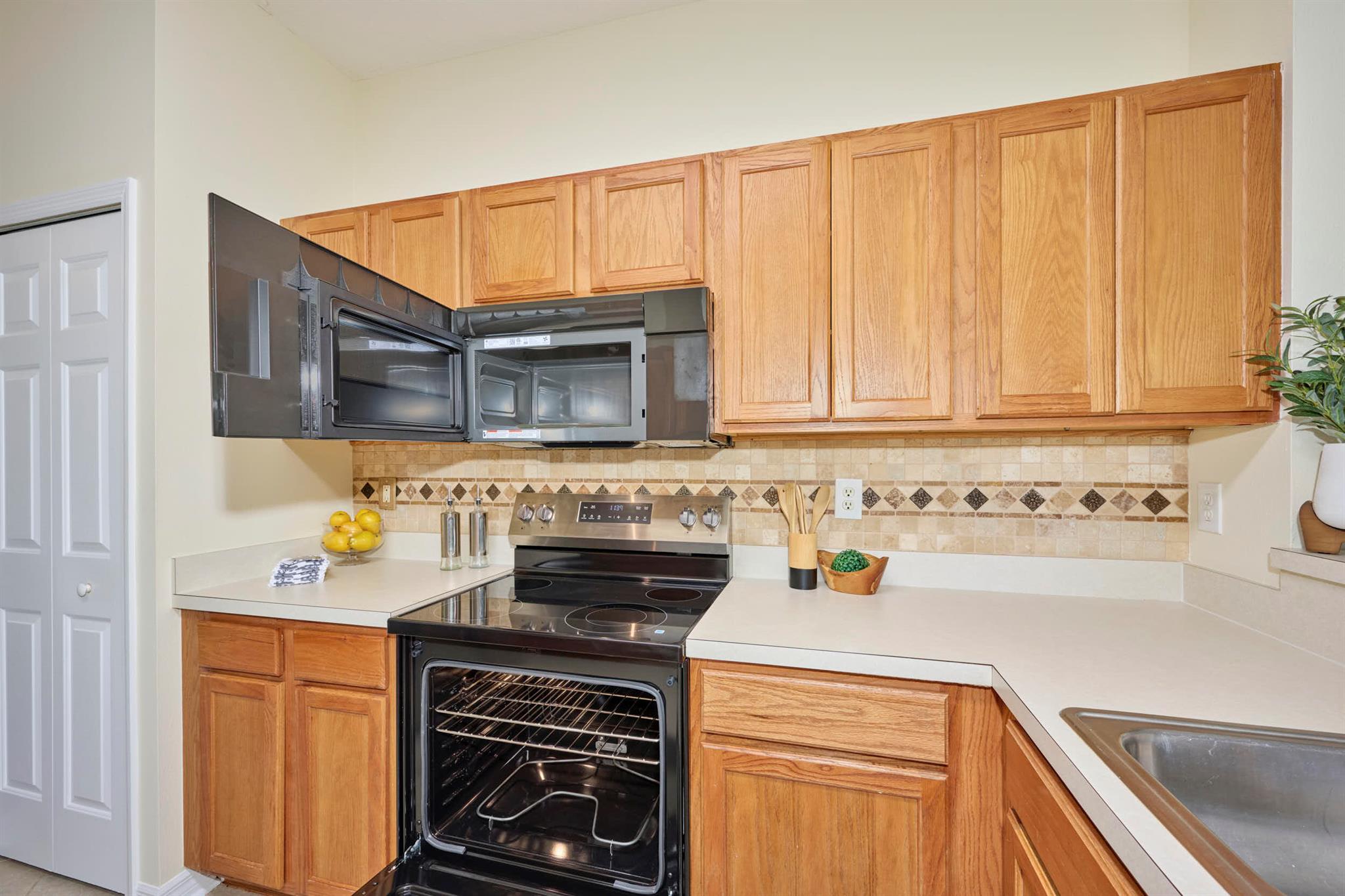 VERO LAKE ESTATES - Residential Lease