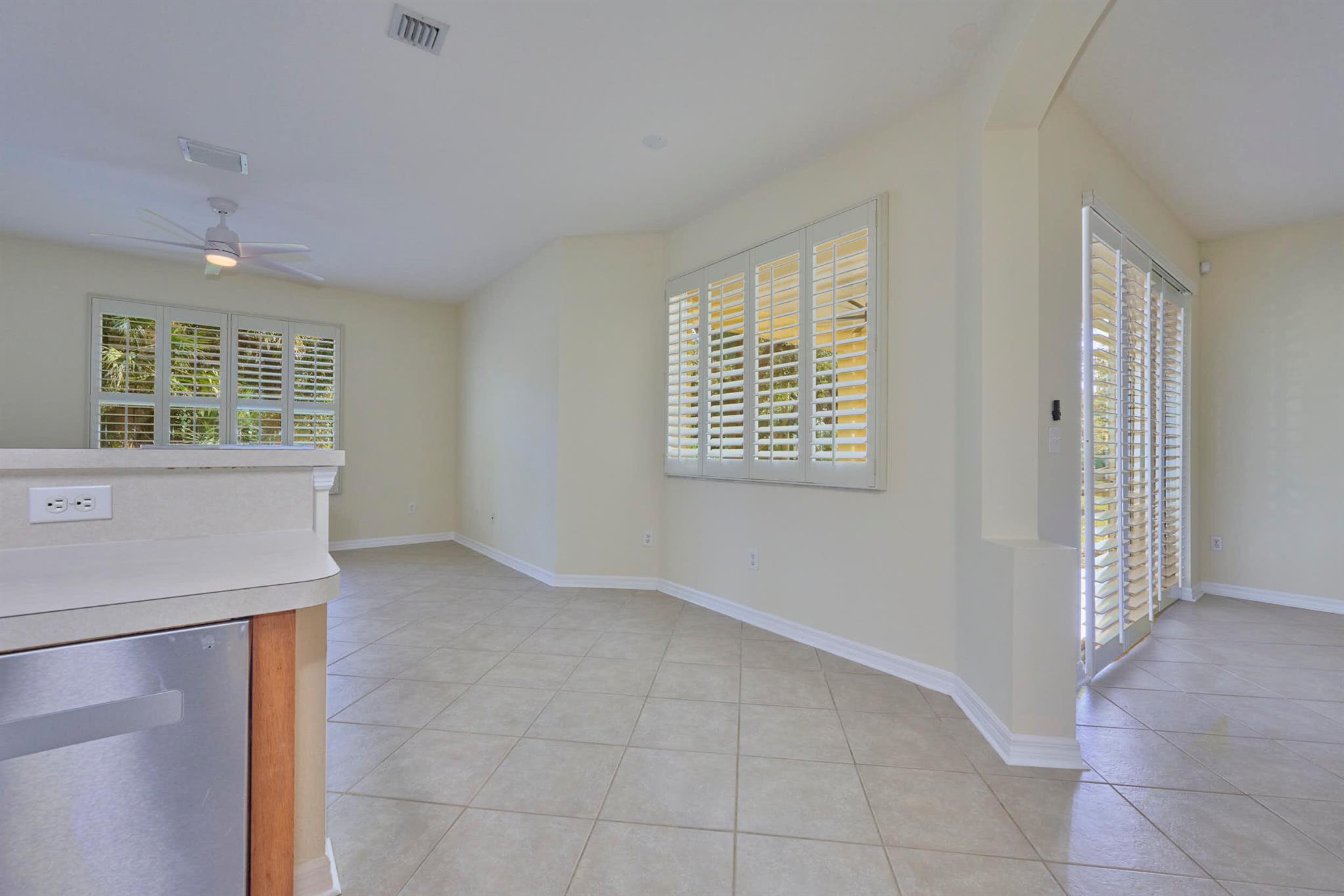 VERO LAKE ESTATES - Residential Lease