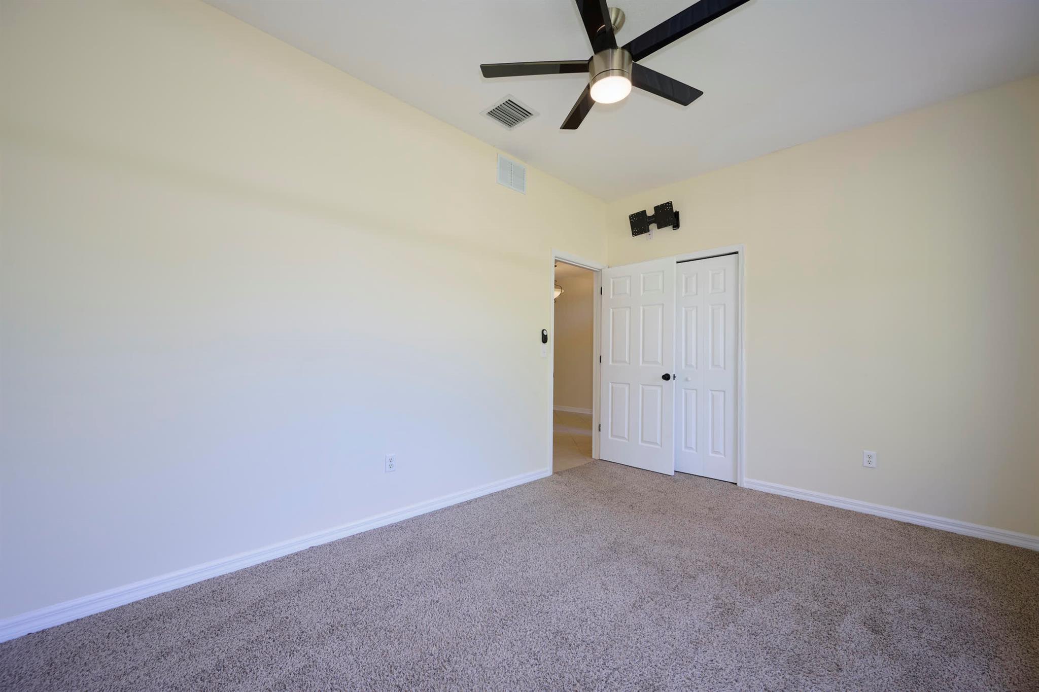 VERO LAKE ESTATES - Residential Lease