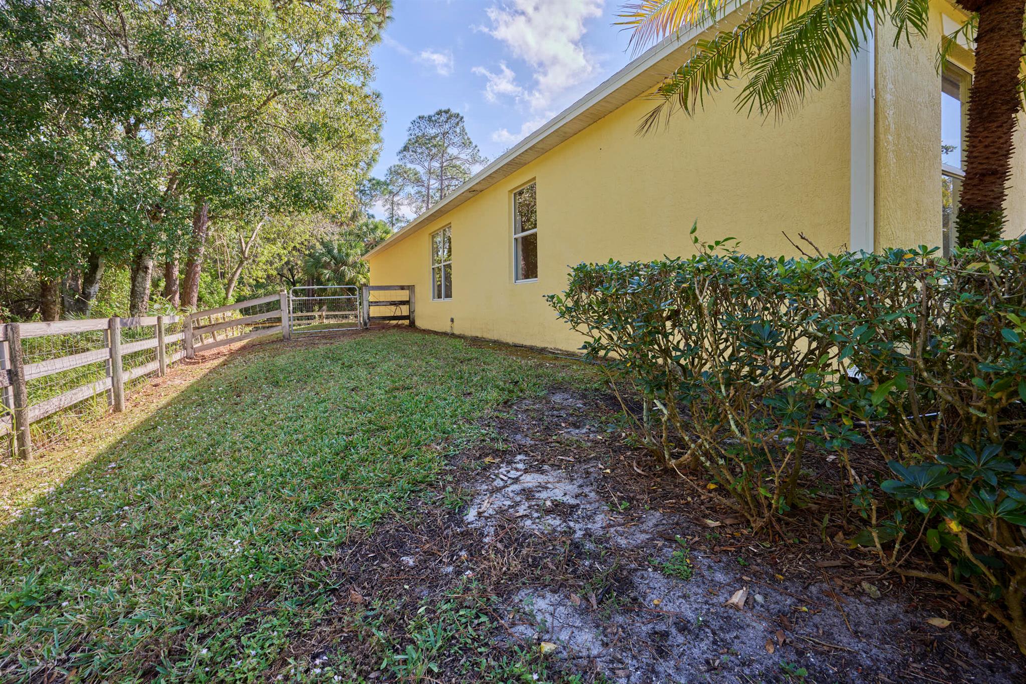 VERO LAKE ESTATES - Residential Lease