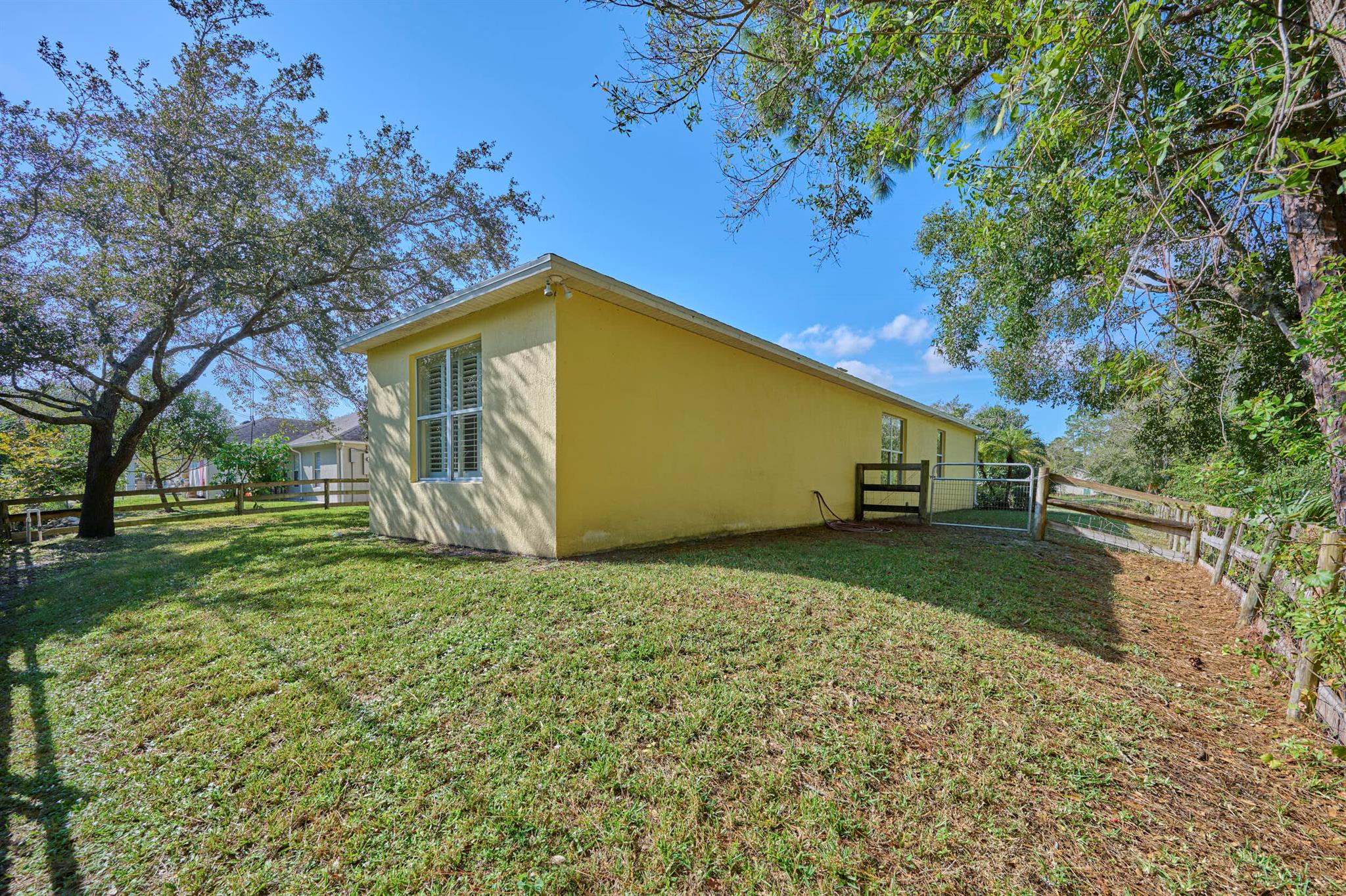 VERO LAKE ESTATES - Residential Lease