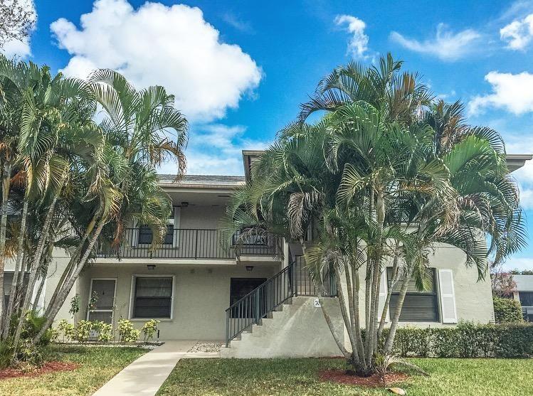 Beautiful 2 bedroom/2 bathroom plus a den with a water view in the Palm Beach Gardens community of Sabal Ridge. Corner unit with vaulted ceilings makes the whole condo airy and bright! Updated kitchen, stainless steel appliances, and redone 2nd bath. Master bedroom has a HUGE closet and separate room for shower/toilet. Large laundry room with tons of storage space. Large covered and screened-in patio overlooking lake with storage closet. This won't last