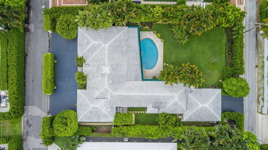 Photo of 216 Via Marila, Palm Beach, FL 33480 (MLS # R10905052)