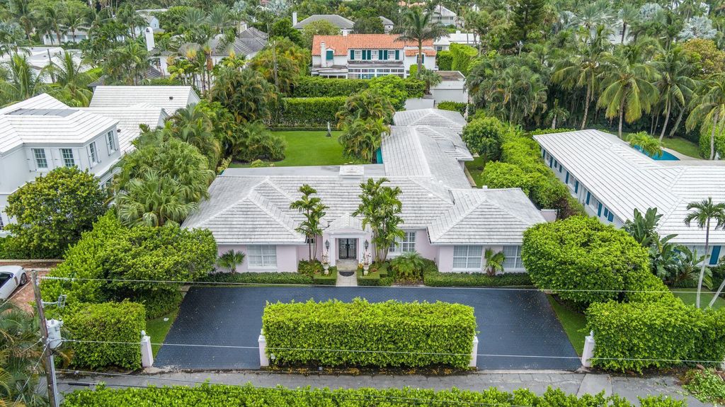 Photo of 216 Via Marila, Palm Beach, FL 33480 (MLS # R10905052)