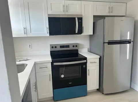 8300 Sunrise Lakes Blvd Unit 204, Sunrise, FL MLS: F10494053