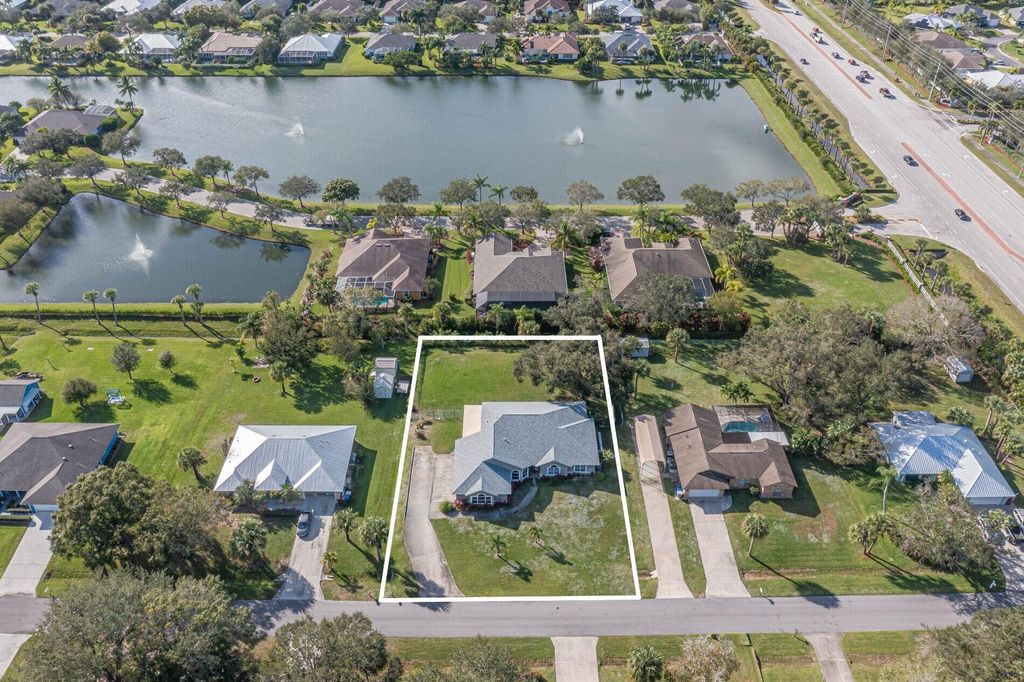 Photo of 955 47th Av Avenue SW, Vero Beach, FL 32968 (MLS # R10952668)