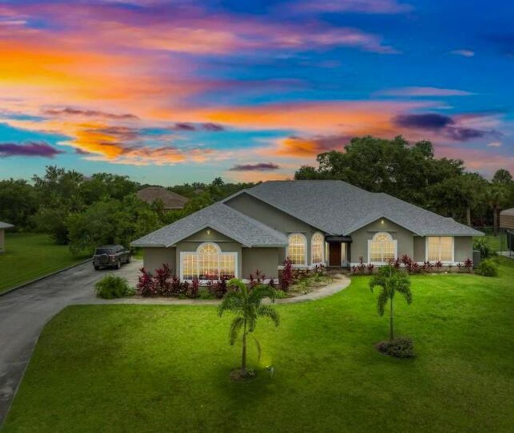 Photo of 955 47th Av Avenue SW, Vero Beach, FL 32968 (MLS # R10952668)