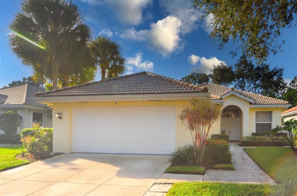 Photo of 162 Hampton Circle, Jupiter, FL 33458 (MLS # R10838805)