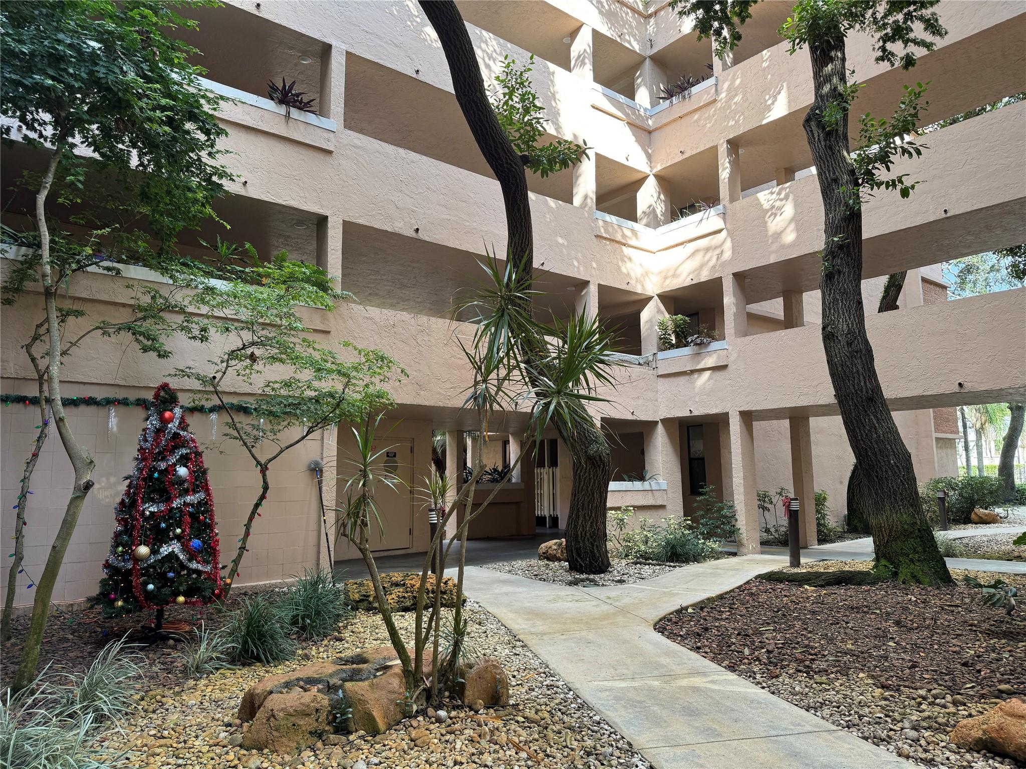 Royal Palm At Plantation - Residential Lease