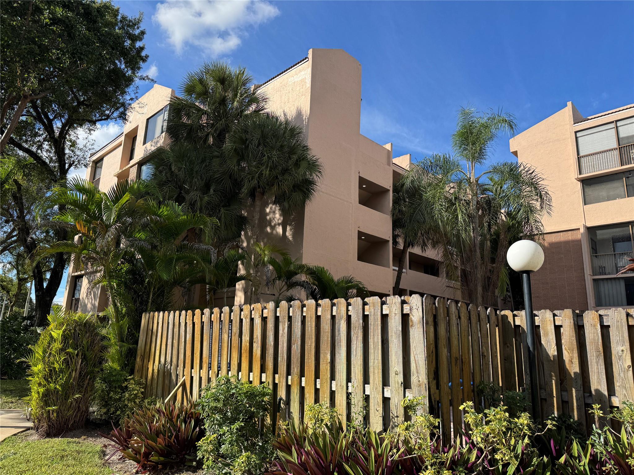 Royal Palm At Plantation - Residential Lease