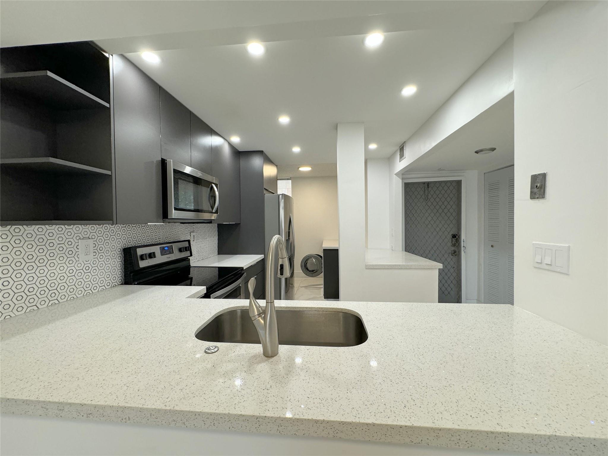 Royal Palm At Plantation - Residential Lease