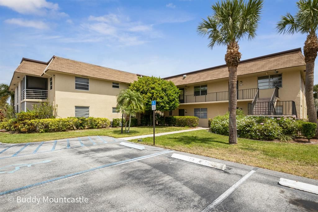 Photo of 1100 E Indiantown Road Rd #304, Jupiter, FL 33477 (MLS # R10705250)