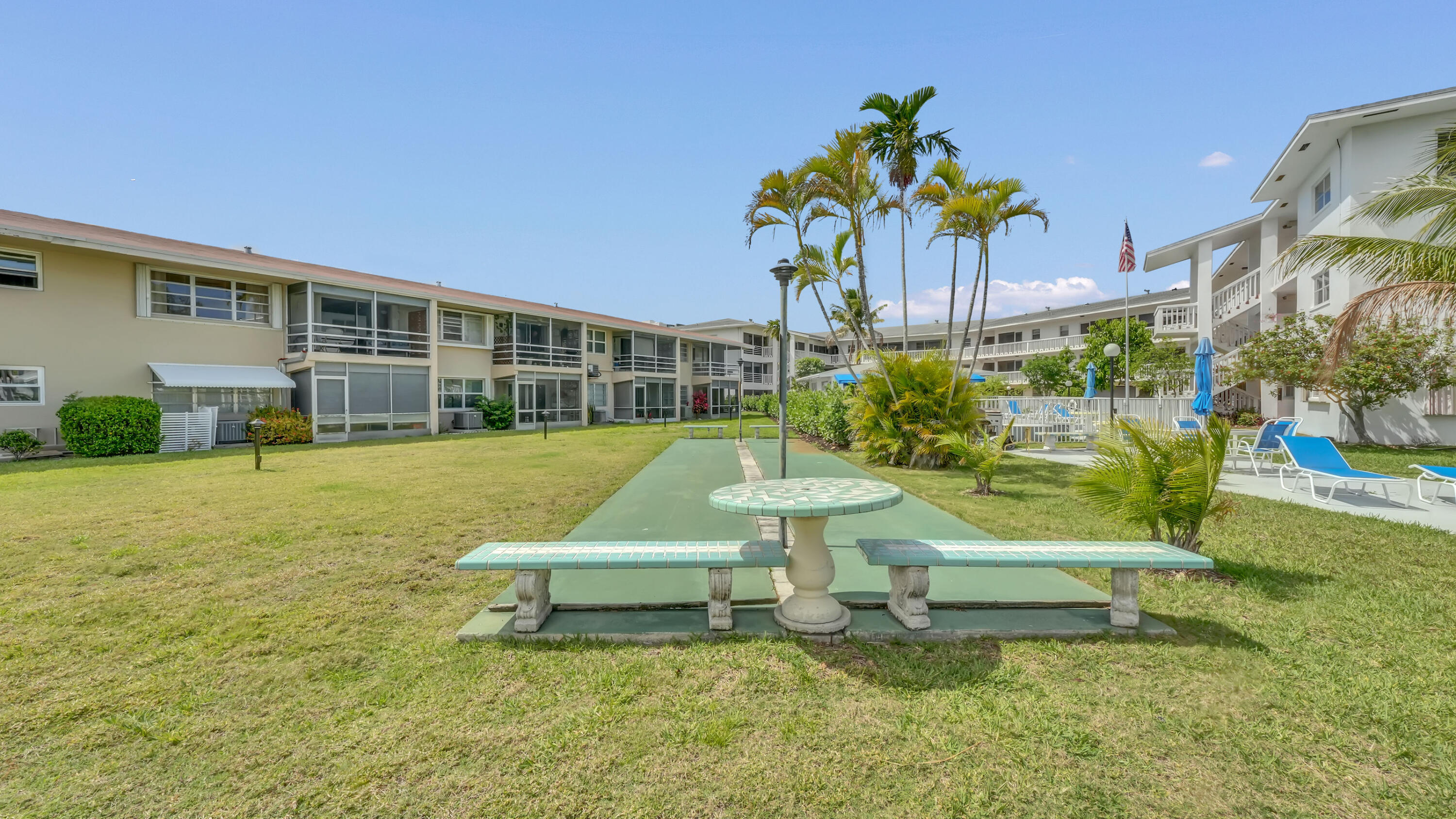 LAKESHORE LODGE CO-OP - Residential