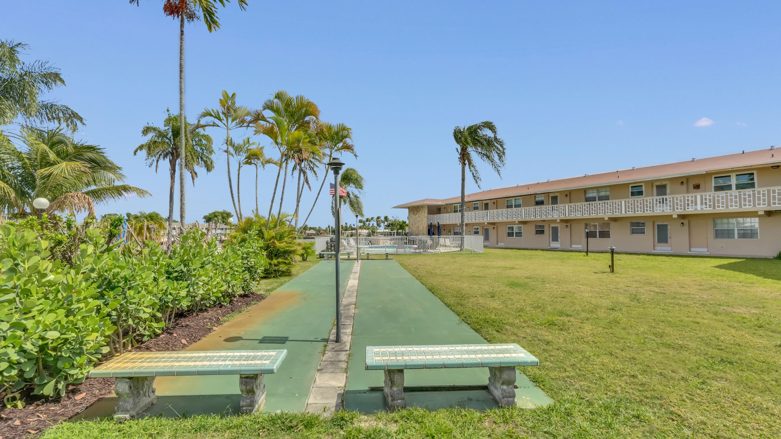 LAKESHORE LODGE CO-OP - Residential