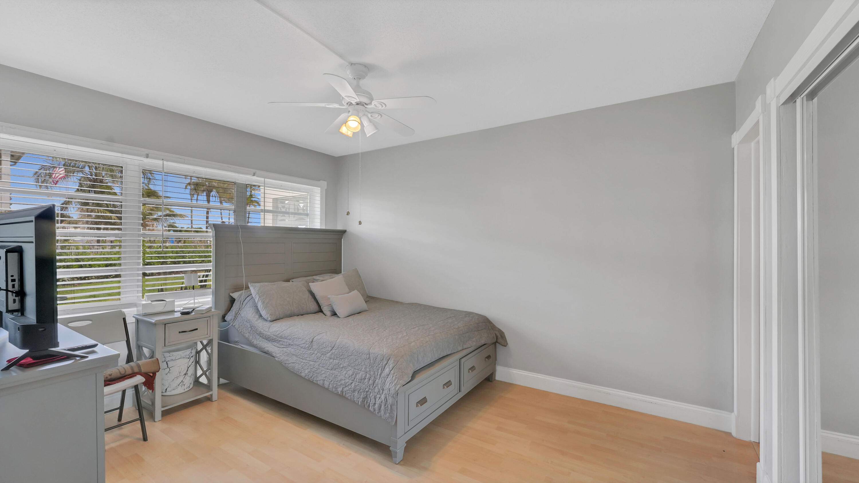 LAKESHORE LODGE CO-OP - Residential