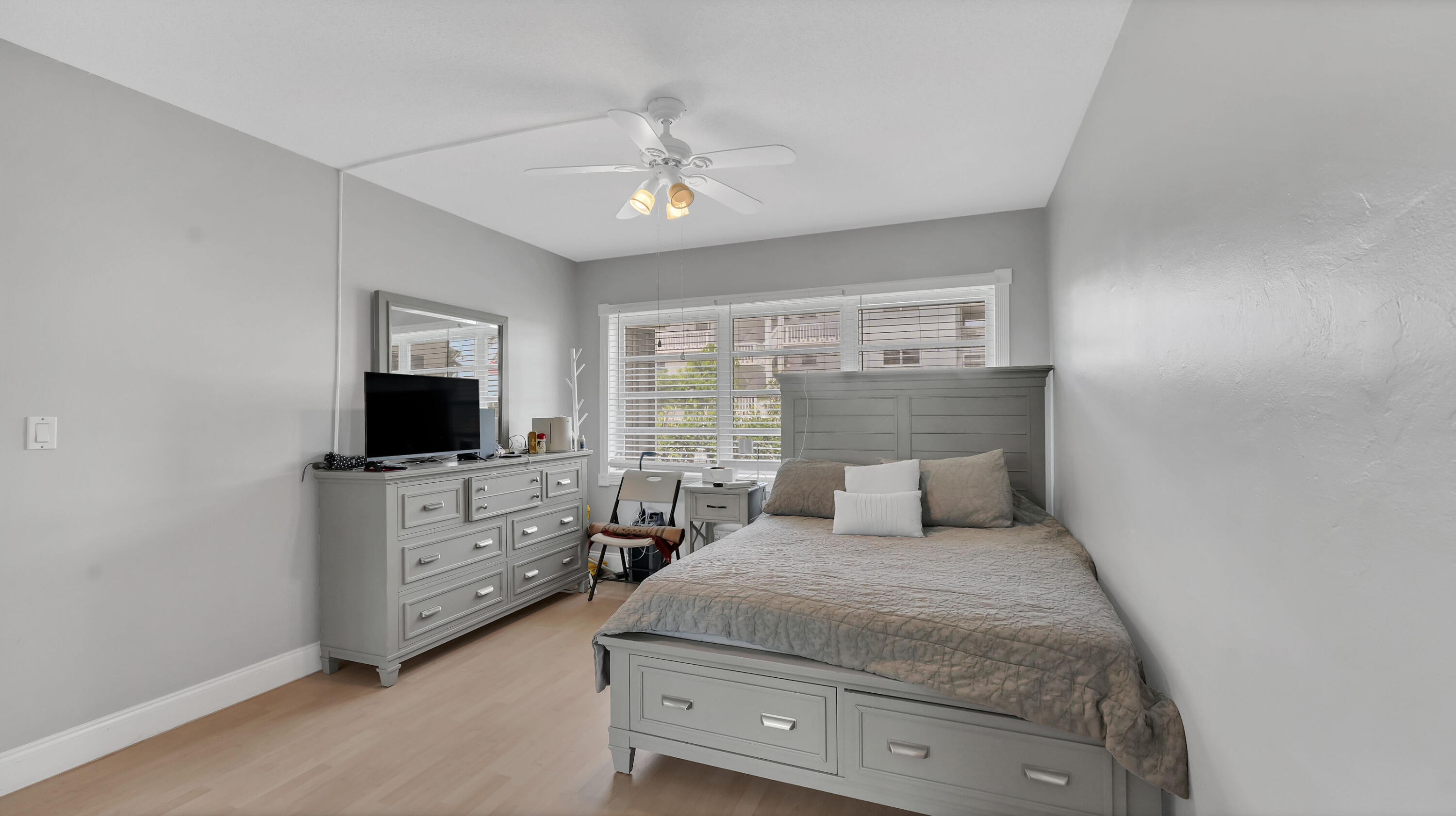 LAKESHORE LODGE CO-OP - Residential