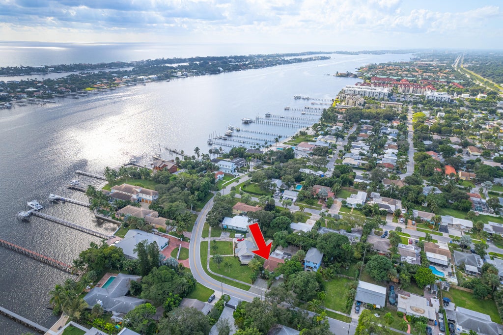 Photo of 545 S LAKE Drive, Lantana, FL 33462 (MLS # B26072207)