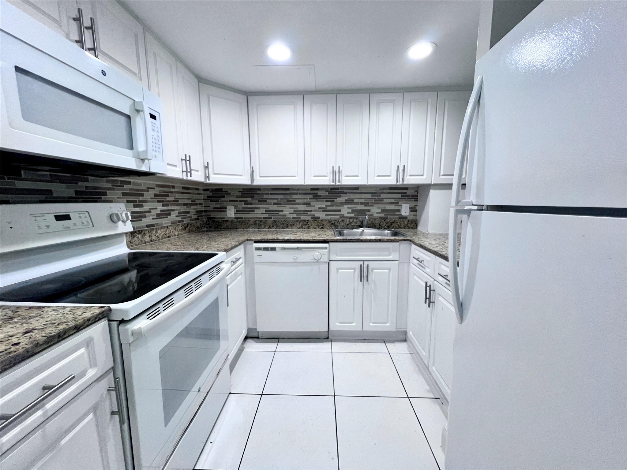 2500 Inverrary Club Apartments - Residential Lease