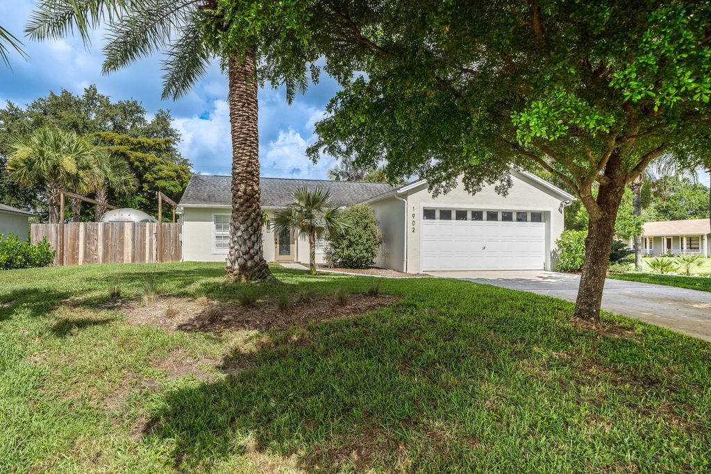 Photo of 1902 SW Cranberry Street St, Port Saint Lucie, FL 34953 (MLS # R10813110)