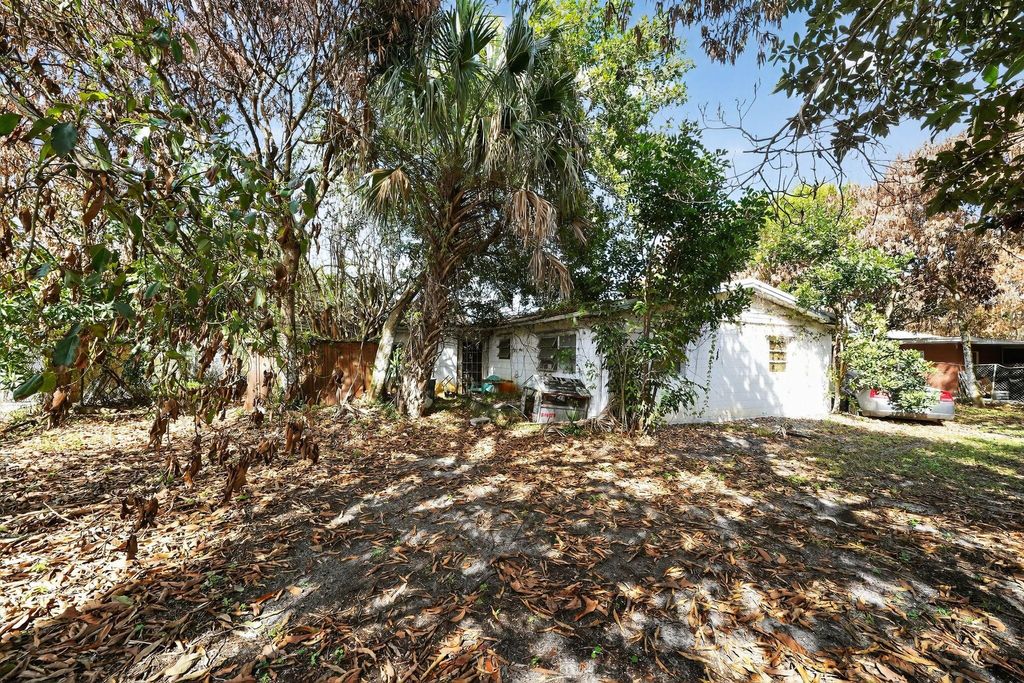 Photo of 1913 Wyoming Avenue, Fort Pierce, FL 34982 (MLS # B26002942)