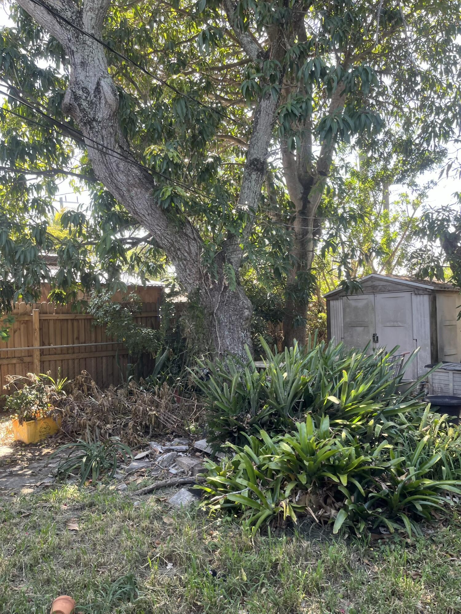 LAKE WORTH TOWN OF - Residential Income