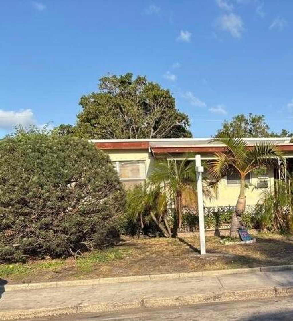Photo of 901 S F Street, Lake Worth Beach, FL 33460 (MLS # B26028482)