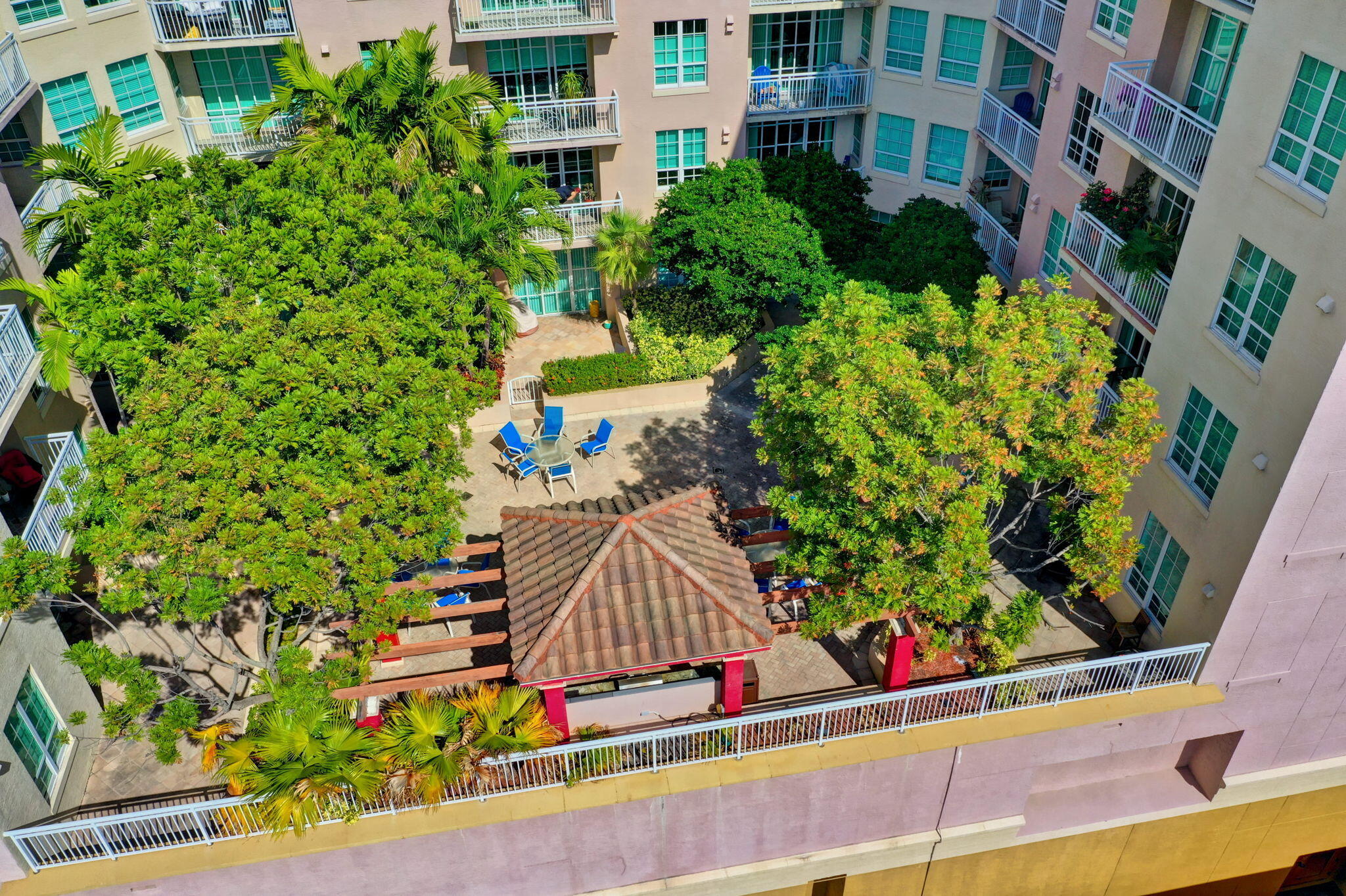 WHITNEY CONDO - Residential