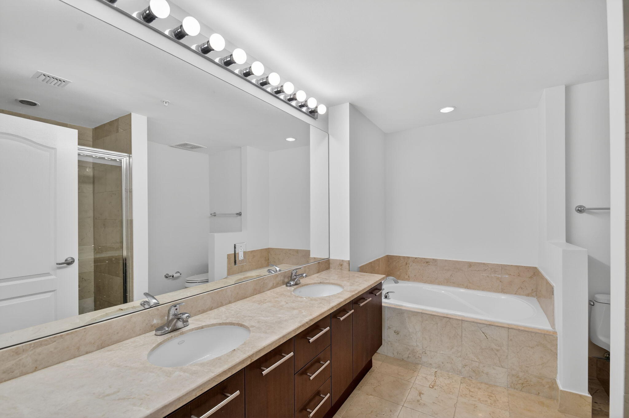 WHITNEY CONDO - Residential