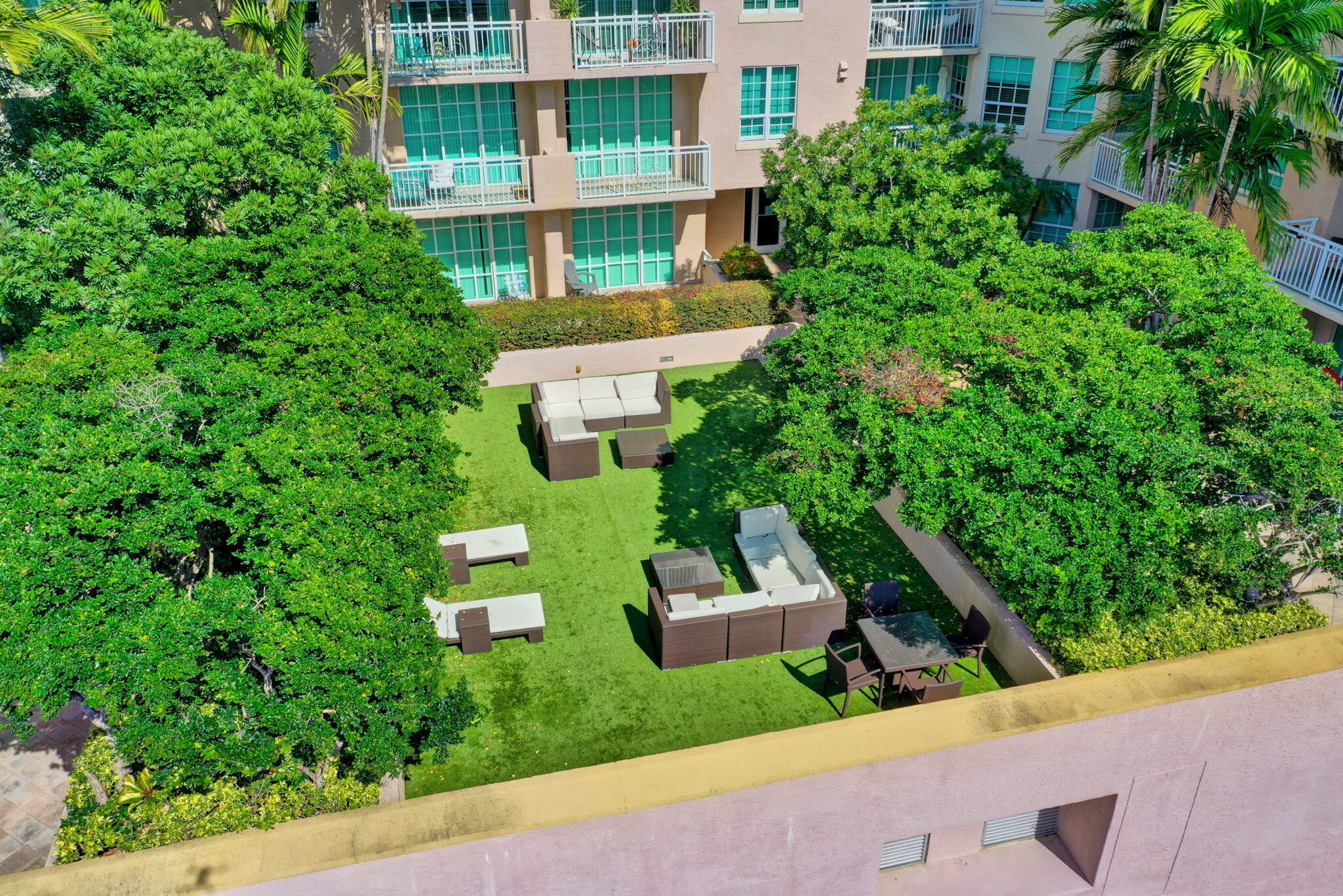 WHITNEY CONDO - Residential