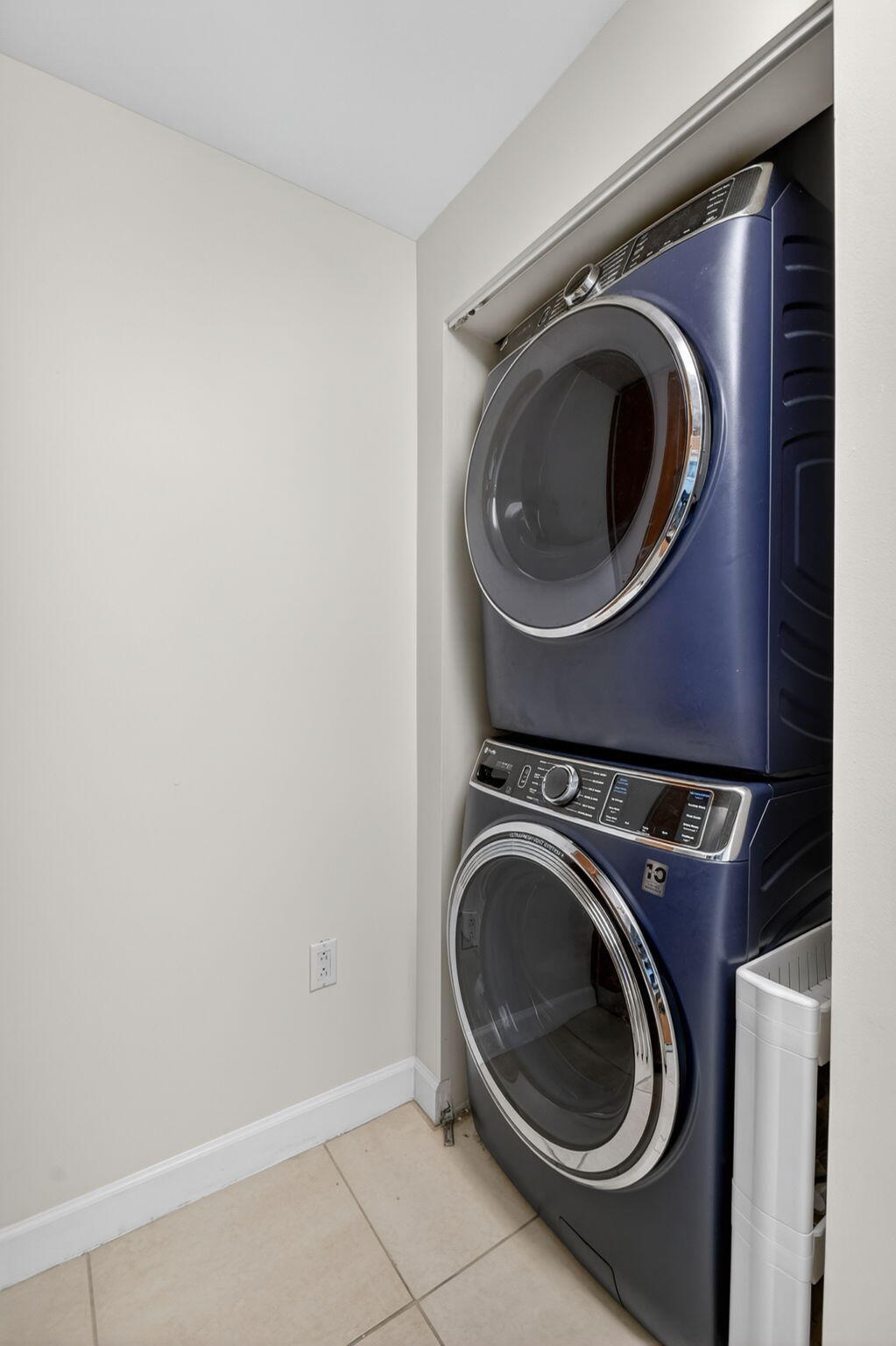 WHITNEY CONDO - Residential