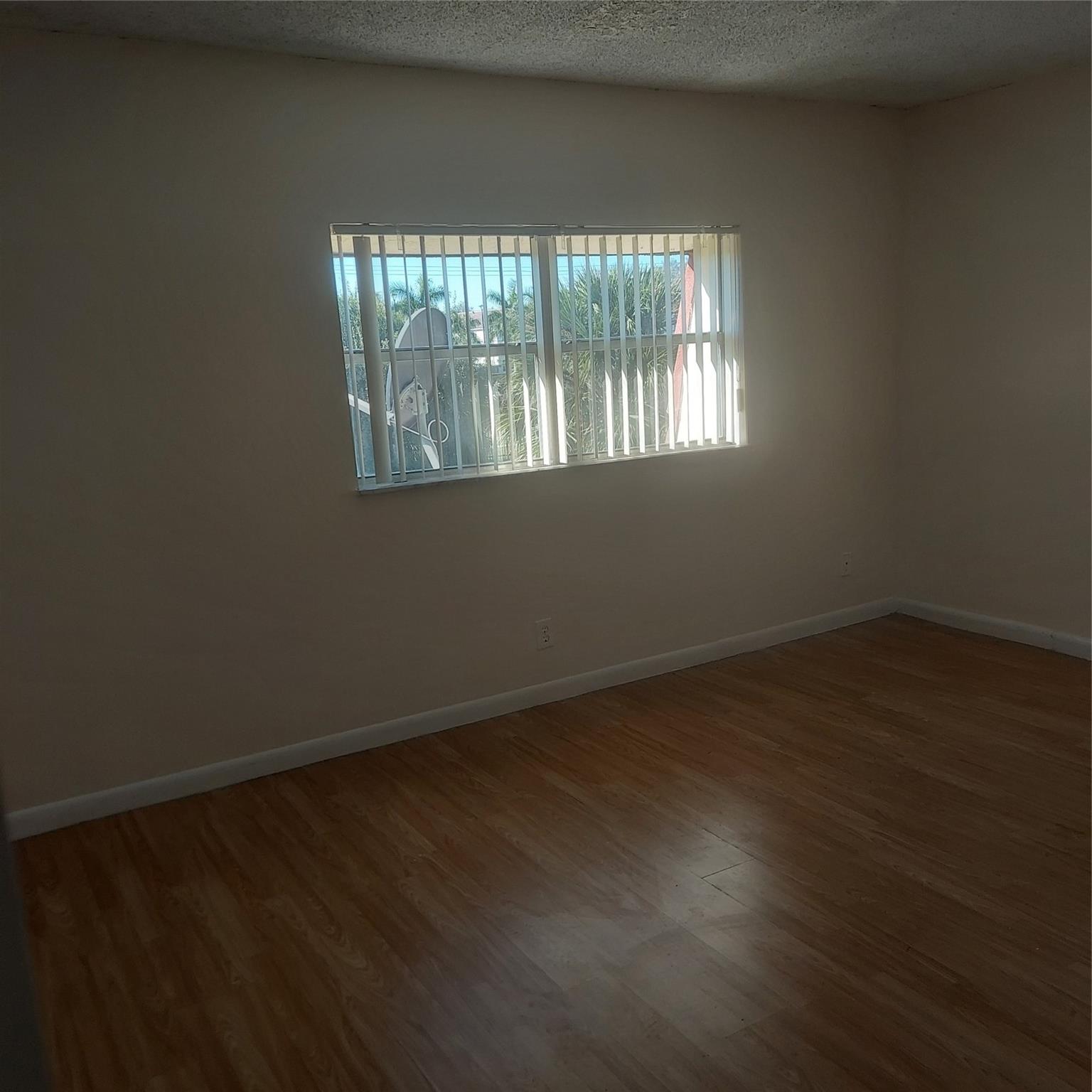 Royal Oaks Twnhs 12 Condo - Residential Lease