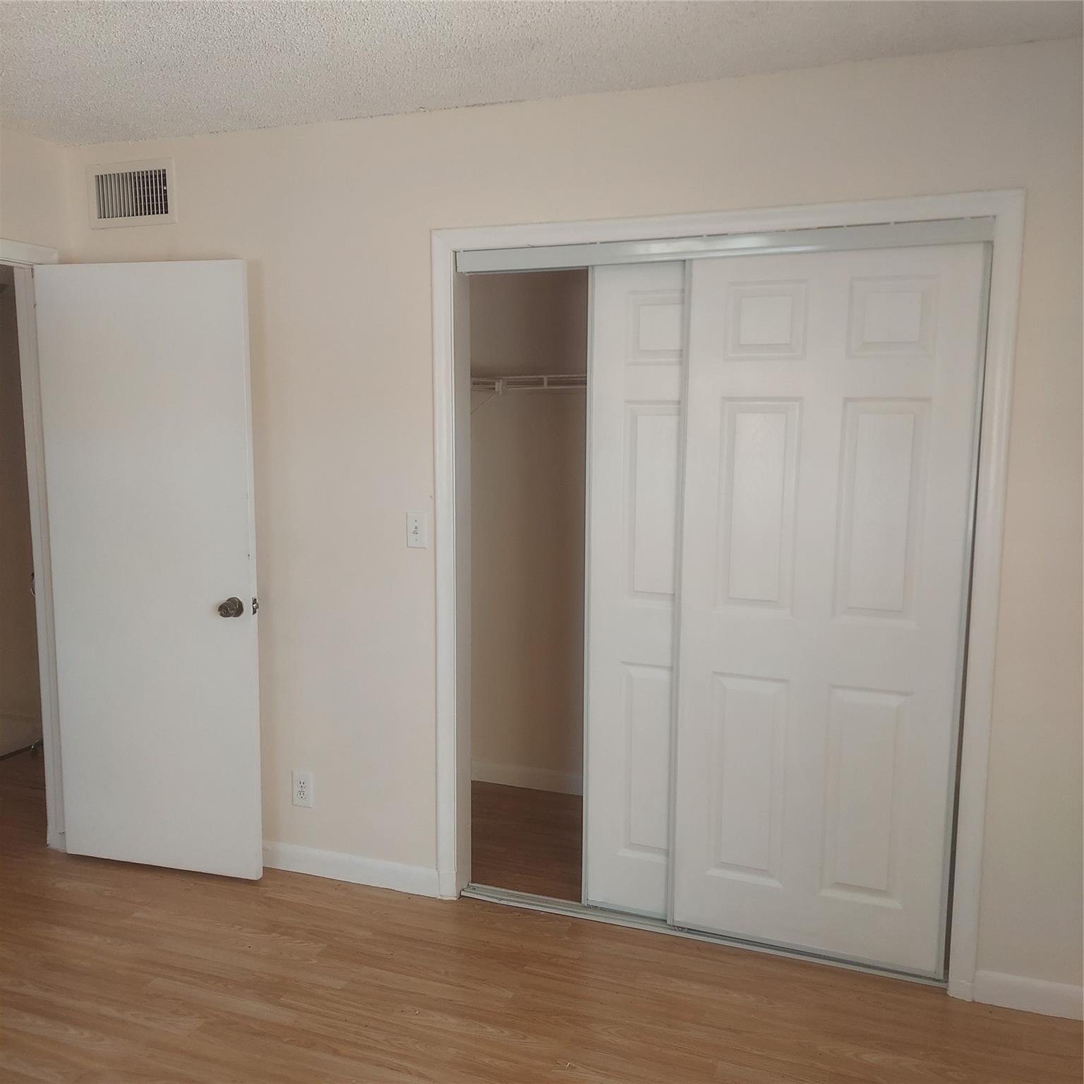 Royal Oaks Twnhs 12 Condo - Residential Lease