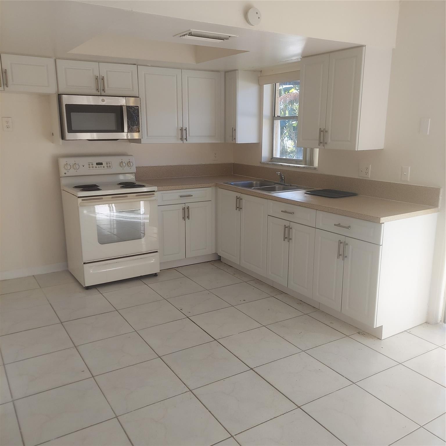 Royal Oaks Twnhs 12 Condo - Residential Lease