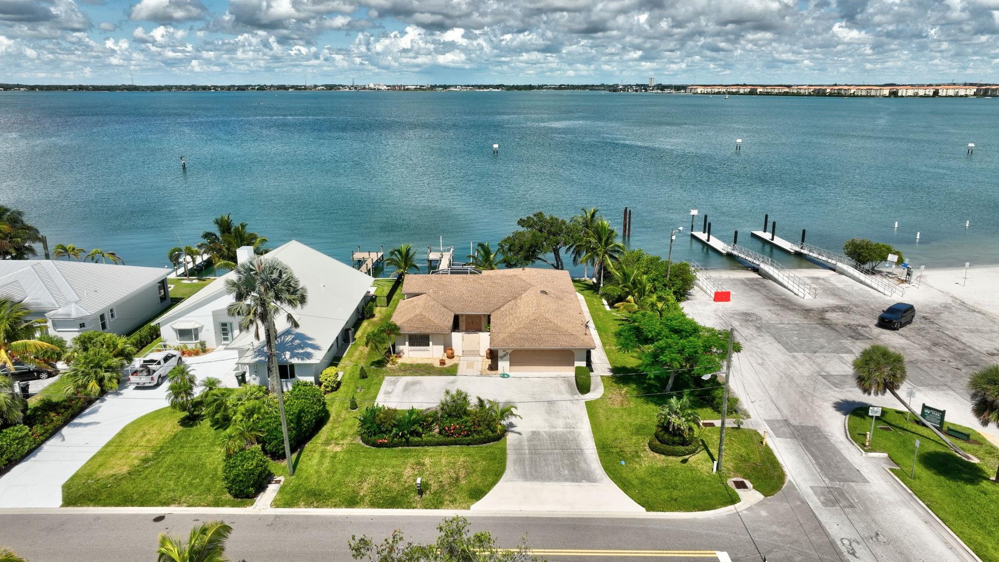 1701 Bayshore Dr, Hutchinson Island, FL, 34949/$1,500,000 2 1701 Bayshore Dr