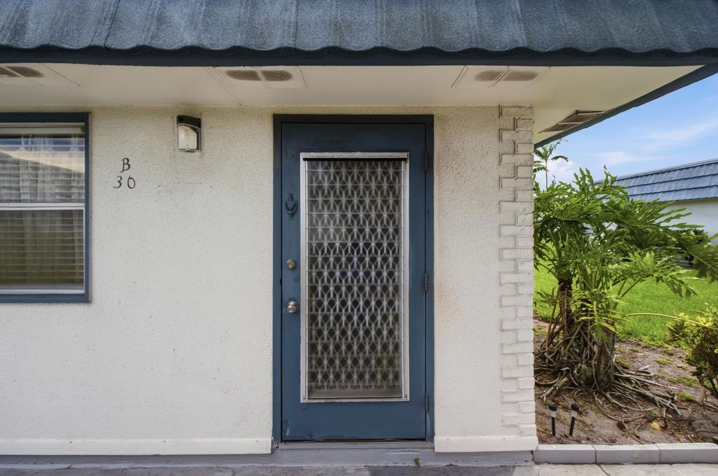 Photo of 30 Waterford B Way, Delray Beach, FL 33446 (MLS # B26049429)