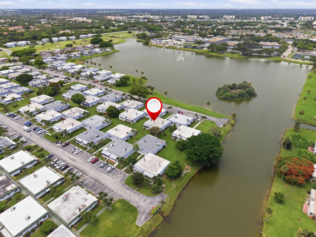 Photo of 30 Waterford B Way, Delray Beach, FL 33446 (MLS # B26049429)