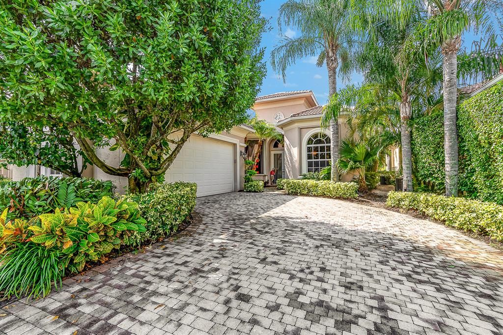 Photo of 296 Porto Vecchio Way Way, Palm Beach Gardens, FL 33418 (MLS # R10653308)