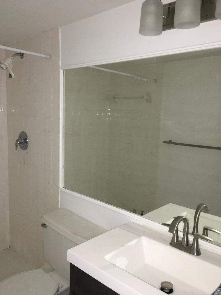 THE TENNIS CLUB OF PALM B - Residential Lease