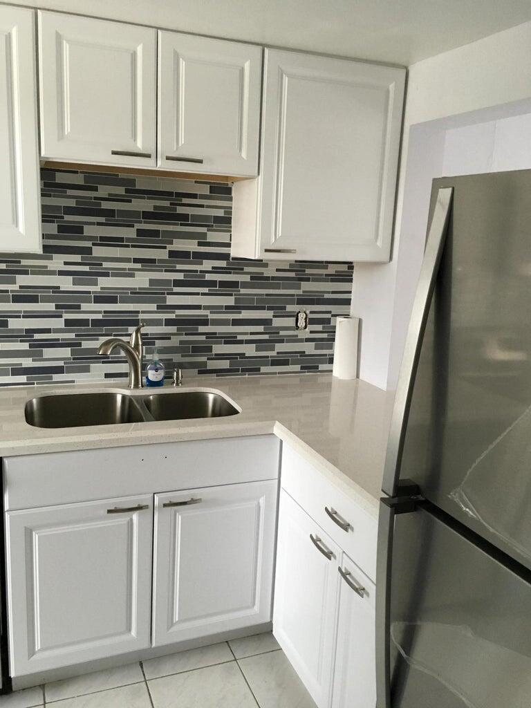 THE TENNIS CLUB OF PALM B - Residential Lease