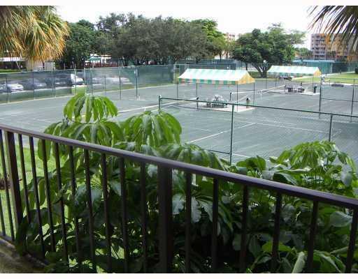 THE TENNIS CLUB OF PALM B - Residential Lease